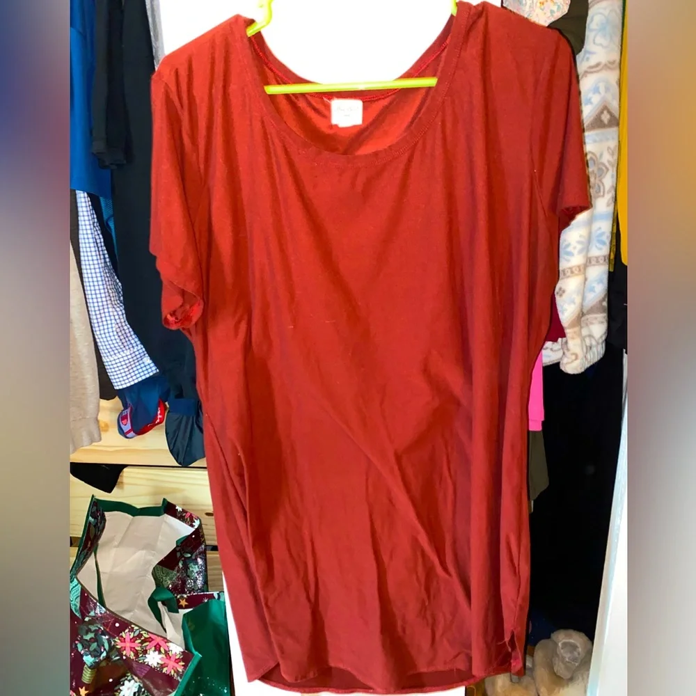 Short sleeve basic tee. - Picture 1 of 1